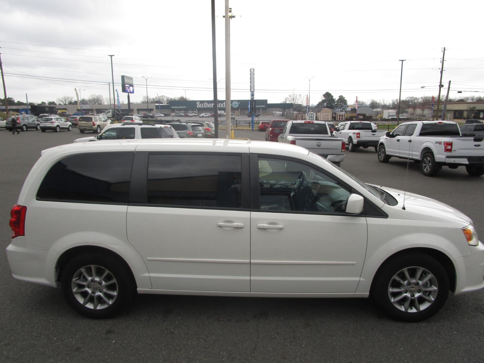 2013 WHITE /Black / Leather Dodge Grand Caravan R/T (2C4RDGEG9DR) with an 3.6L V6 DOHC 24V engine, 6-Speed Automatic transmission, located at 1814 Albert Pike Road, Hot Springs, AR, 71913, (501) 623-1717, 34.494228, -93.094070 - Photo #2